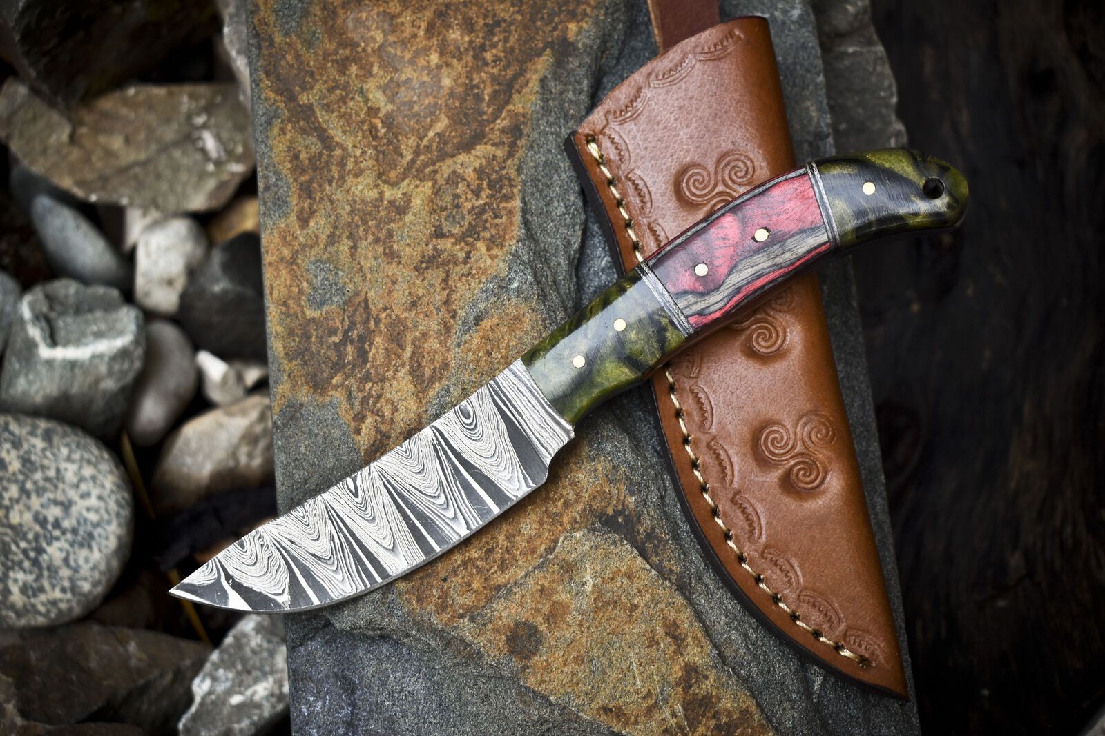 Custom Twist Damascus Skinner Knife with Hardwood Handle – Handmade EDC Fixed Blade