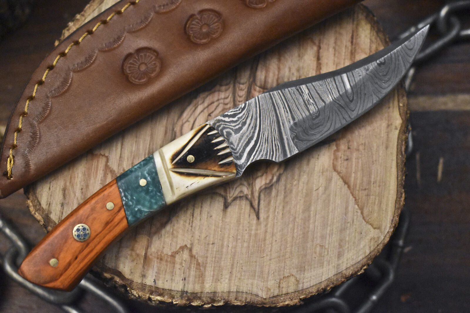 Custom Twist Damascus Skinner Knife with Mixed Material Handle and Leather Sheath