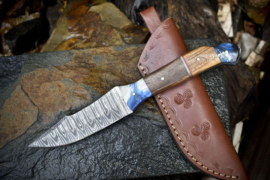Custom Twist Damascus Skinner Knife with Walnut Wood Handle and Micarta Bolster – Premium Hunting Gift