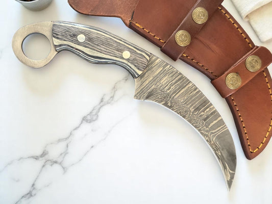 Damascus Karambit Knife Handmade Karambit Damascus Steel Hunting Knife with Wood Handle 