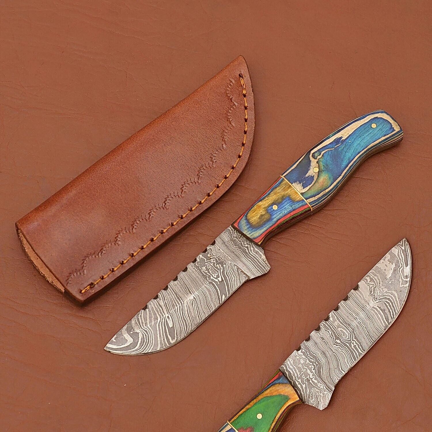 Forged Damascus Steel Camping Skinner Knife with Wood Handle for Hunting and Survival
