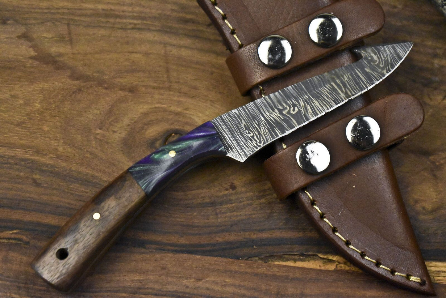 Forged Twist Damascus Skinner Knife with Gut Hook and Walnut Wood Handle – EDC Hunting Knife with Leather Sheath