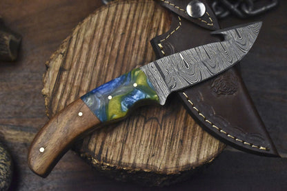 Forged Twist Damascus Skinner Knife with Gut Hook and Walnut Wood Handle – Handmade Hunting & Hiking Knife

