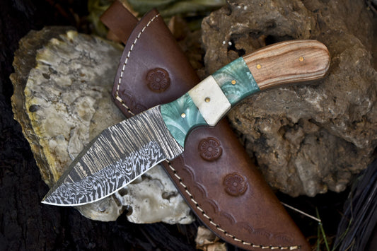 Forged Twist Damascus Skinner Knife with Mixed Material Handle – Hunting, Camping, Survival