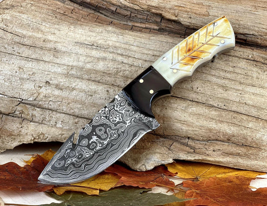 Full Tang Damascus Gut Hook Knife – Burnt Camel Bone & Buffalo Horn Handle with Leather Sheath