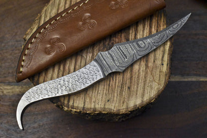 Hand Crafted Skinner Knife Twist D2 Tool Steel Damascus Hiking Rare