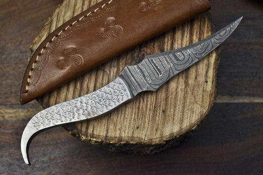 Hand Crafted Skinner Knife Twist D2 Tool Steel Damascus Hiking Rare
