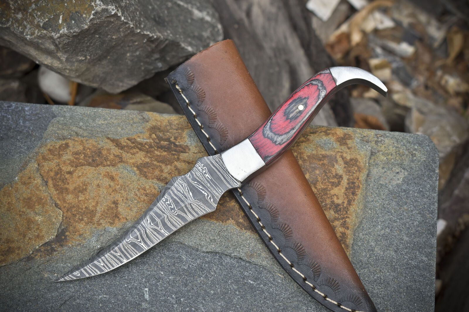 Hand Forged Damascus Skinner Knife Twist Pattern Hard Wood Outdoor Tool