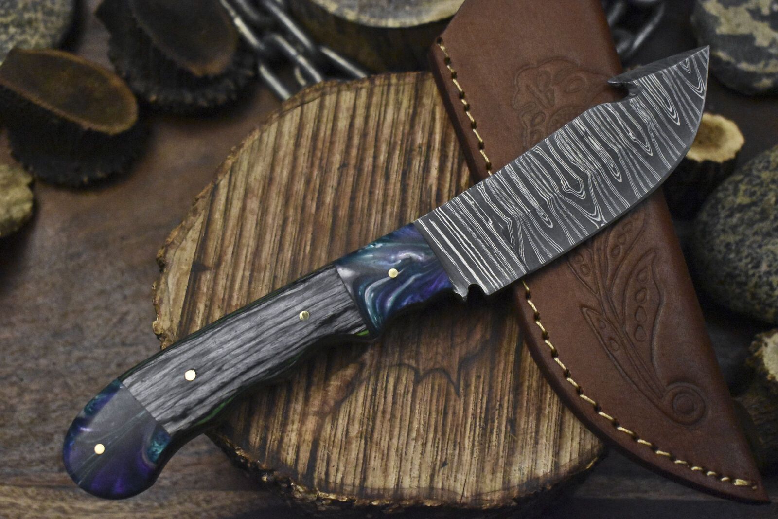 Hand Forged Damascus Skinner Knife Twist Pattern Hardwood Handle Hunting Hiking Blade