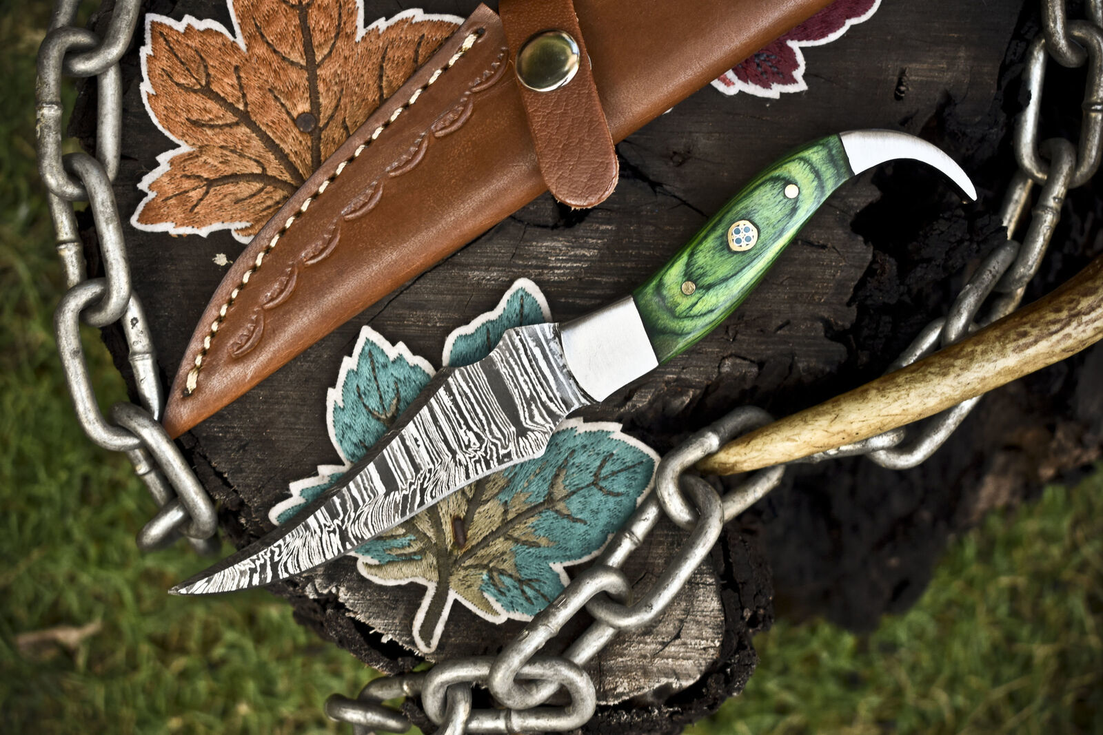 Hand Forged Damascus Skinner Knife Twist Pattern Hardwood Handle with Leather Sheath