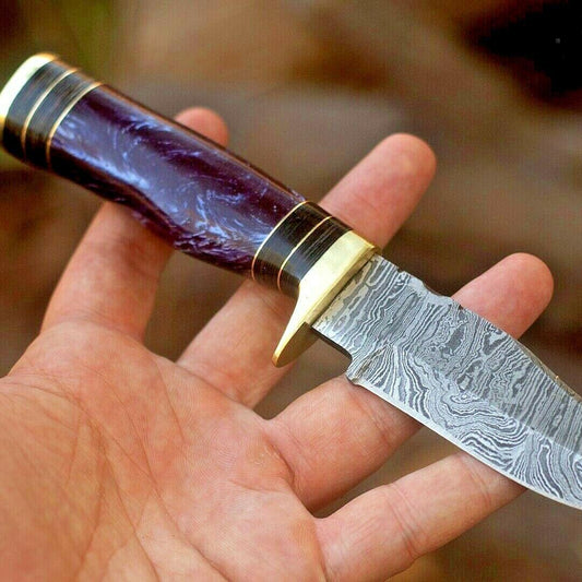 Hand Forged Damascus Steel Hunting Bowie Knife – Resin & Brass Guard Handle