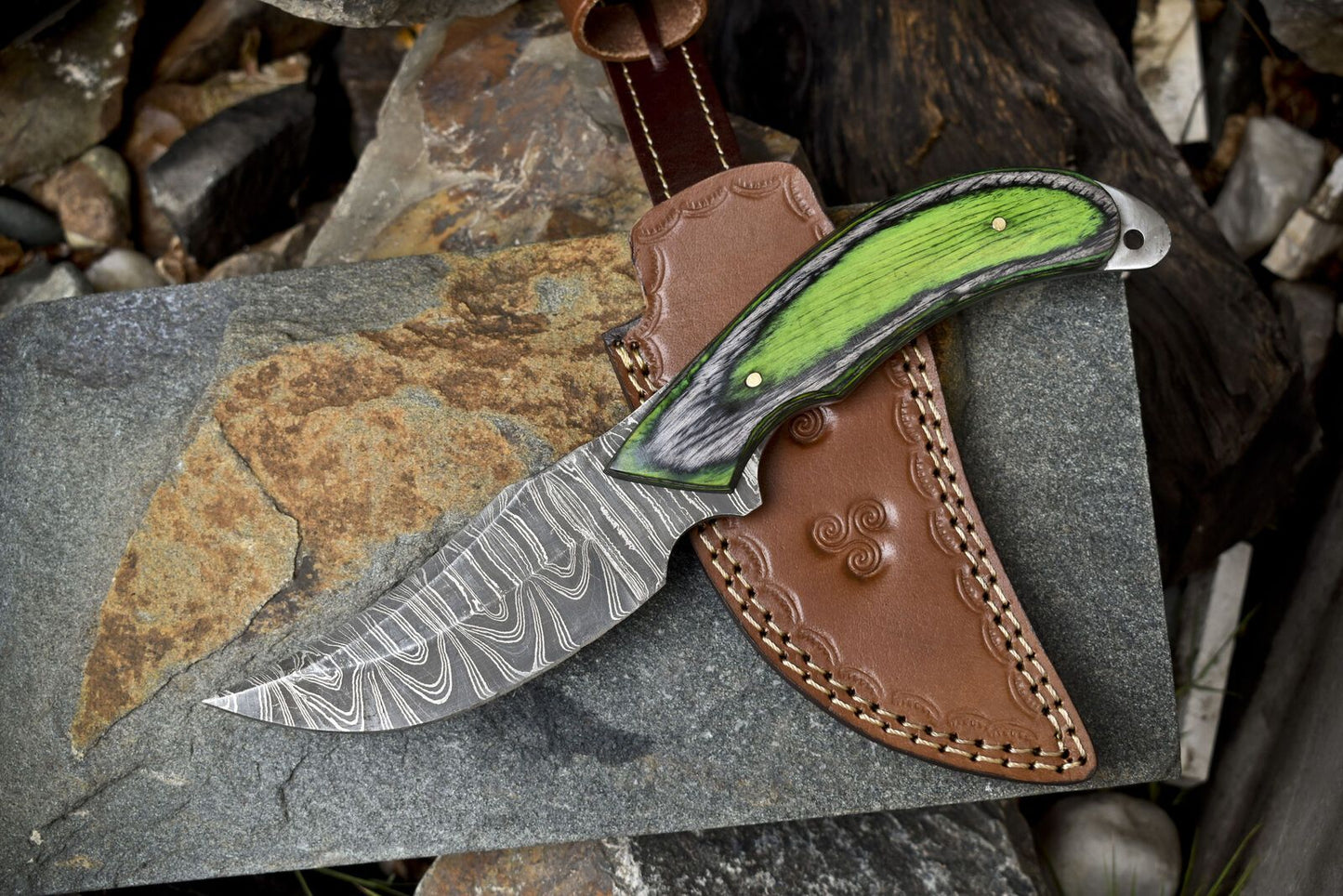 Hand Forged Twist Damascus Skinner Knife Hardwood Handle Hiking Hunting Blade