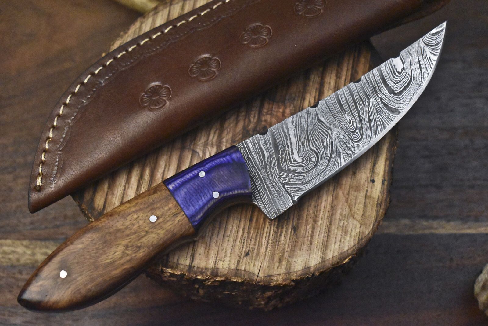Hand Forged Twist Damascus Skinner Knife Walnut Wood Handle for Fishing and Hunting