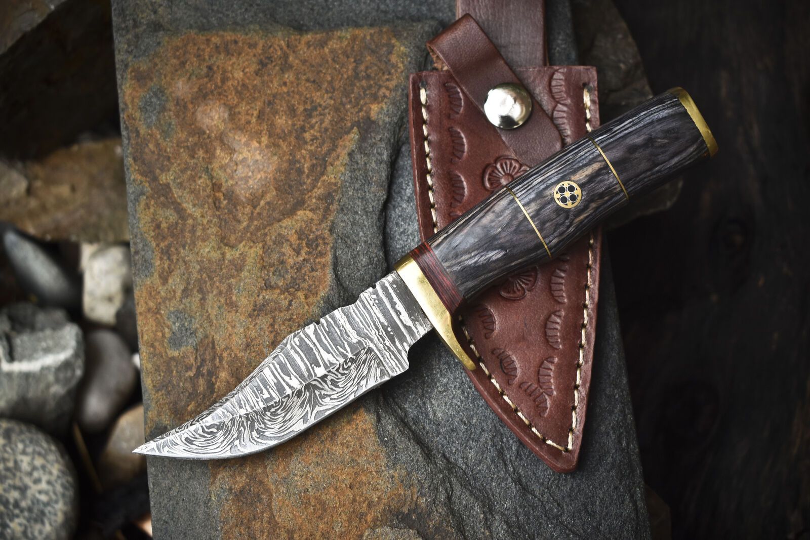 Hand Forged Twist Damascus Skinner Knife with Hardwood Handle – Custom Hunting Knife