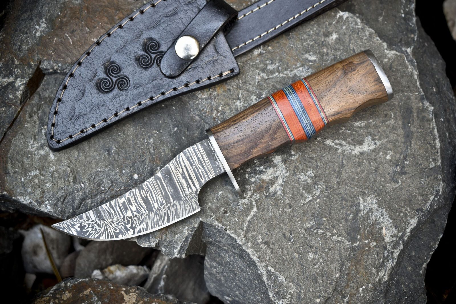 Hand Forged Twist Damascus Skinner Knife with Walnut Wood Handle for EDC