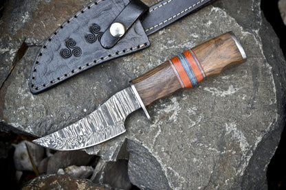 Hand Forged Twist Damascus Skinner Knife with Walnut Wood Handle for EDC