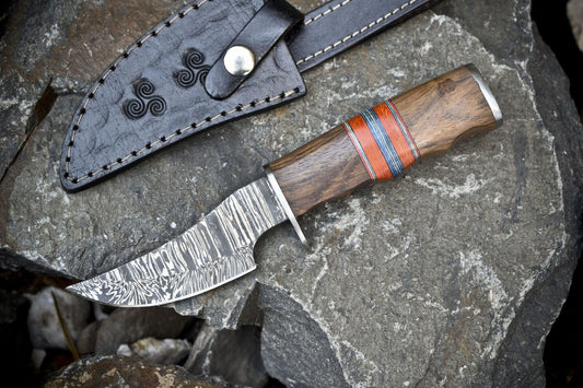 Hand Forged Twist Damascus Skinner Knife with Walnut Wood Handle for EDC