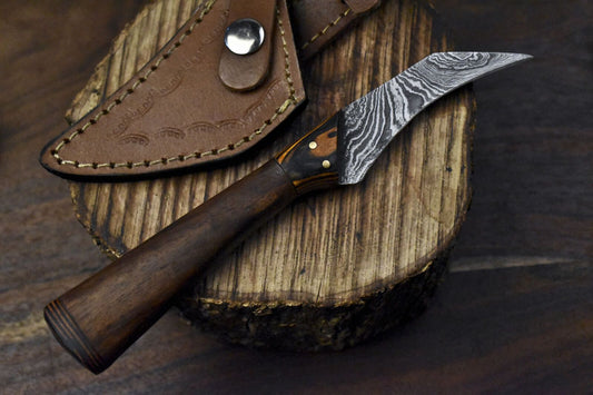 Hand Forged Twist Damascus Skinner Knife with Walnut Wood Handle for Hunting