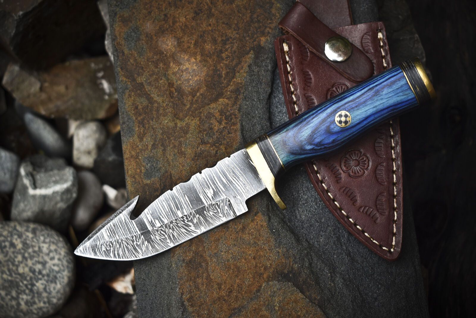 Handcrafted Twist Damascus Skinner Knife with Gut Hook and Hardwood Handle – Custom Hunting Sports Knife