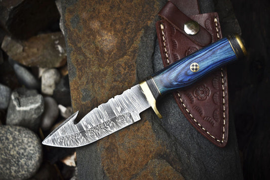 Handcrafted Twist Damascus Skinner Knife with Gut Hook and Hardwood Handle – Custom Hunting Sports Knife
