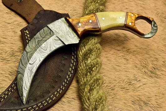 Handmade Damascus Karambit Damascus Steel Hunting Knife With Wood and Bone Handle 