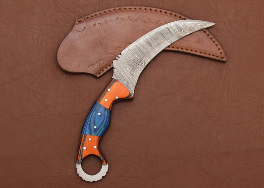 Handmade Damascus Karambit Knife Karambit Damascus Steel Hunting Knife with Wood Handle 