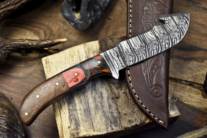 Handmade Twist Damascus Skinner Knife with Gut Hook Walnut Wood Handle & Sheath – Gift Ready