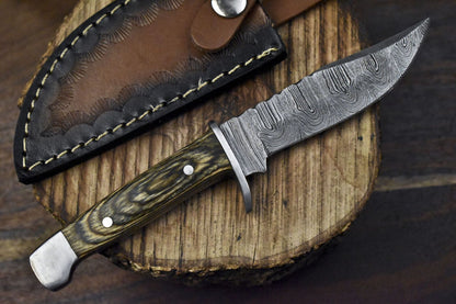 Handmade Twist Damascus Skinner Knife with Hardwood Handle and Steel Guard – Tactical Hunting Blade