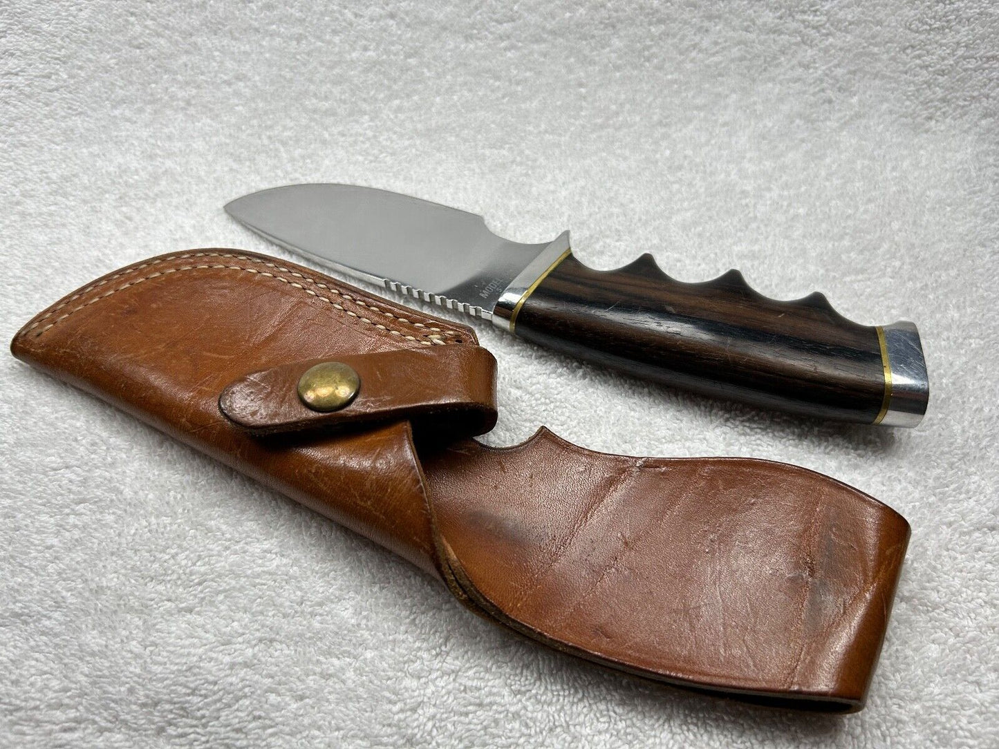 Skinner Knife Model 400 – Wood Handle Fixed Blade with Leather Sheath