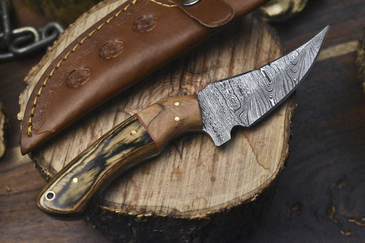 Twist Damascus Hunting Skinner Knife – Hardwood Handle with Leather Sheath
