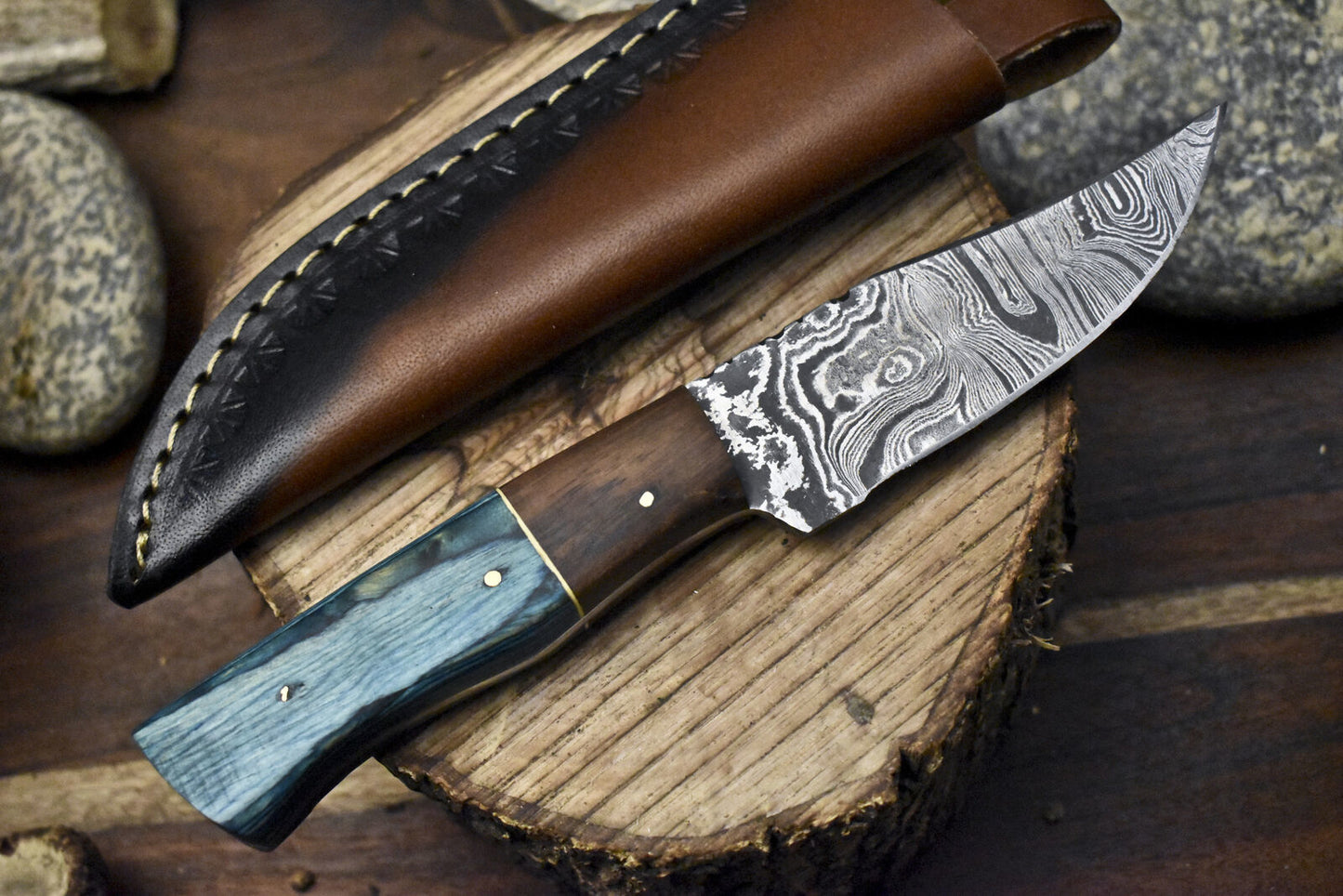 Twist Damascus Hunting Skinner Knife with Hard Wood Handle and Wooden Bolster