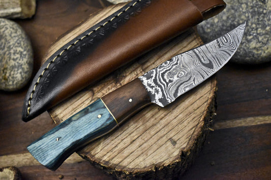 Twist Damascus Hunting Skinner Knife with Hard Wood Handle and Wooden Bolster