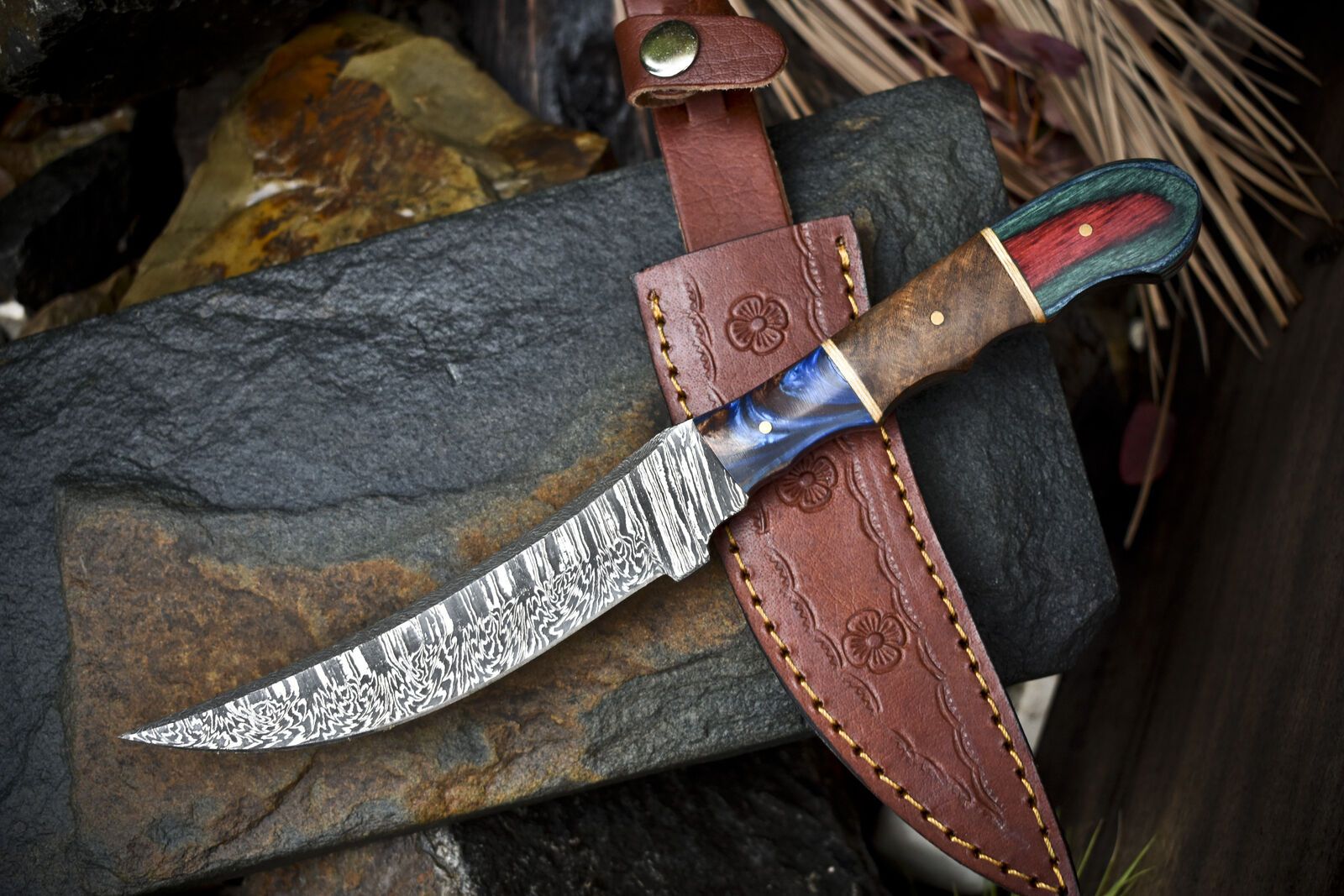 Twist Damascus Skinner Knife Handmade Hardwood Handle Fixed Blade Hunting Tool