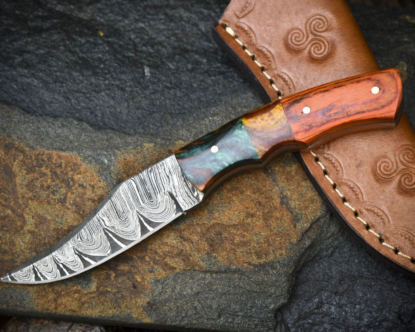 Twist Damascus Skinner Knife Hardwood Handle Compact Handmade Hunting Tool