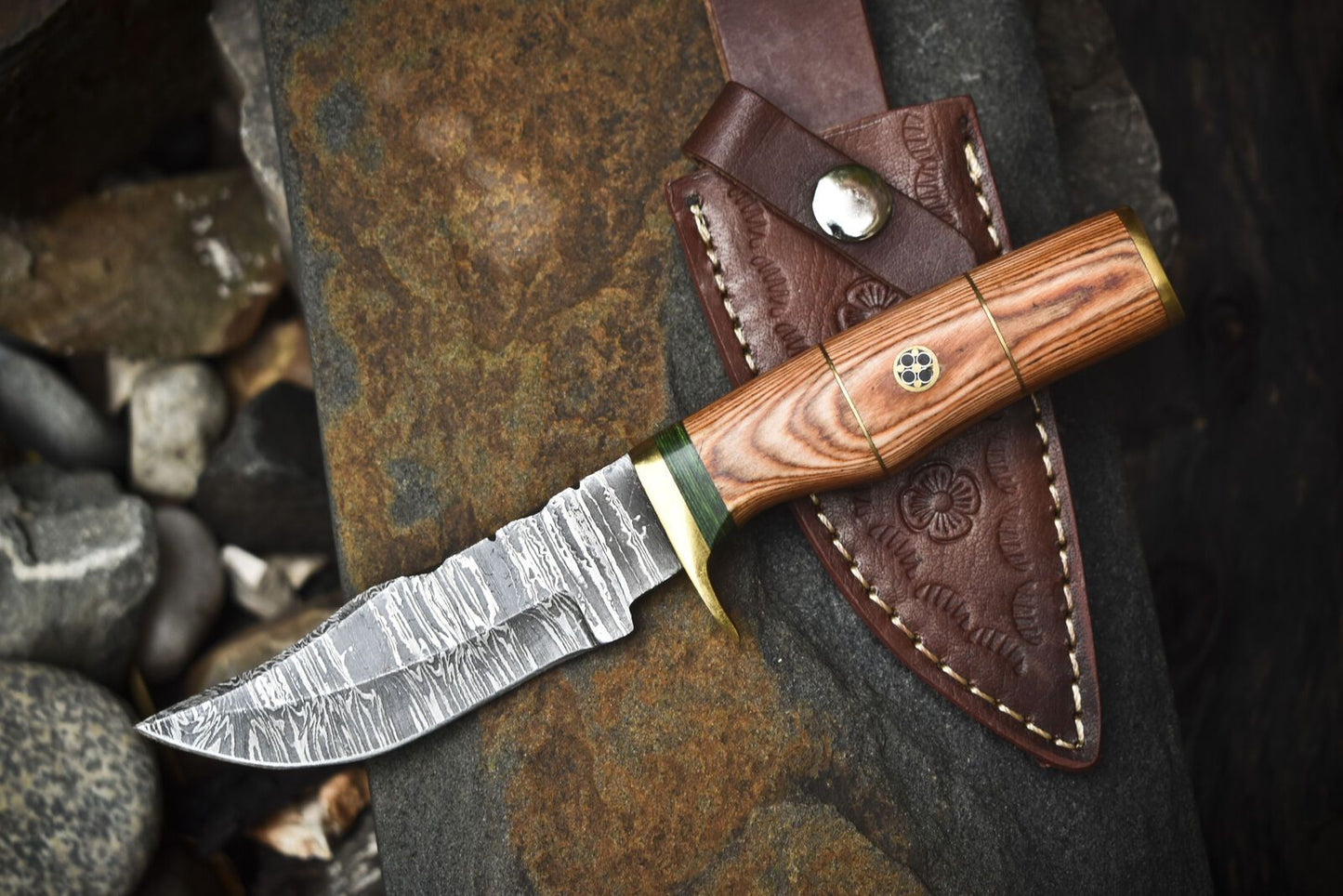 Twist Damascus Skinner Knife Olive Wood Brass Guard Custom Sports Blade