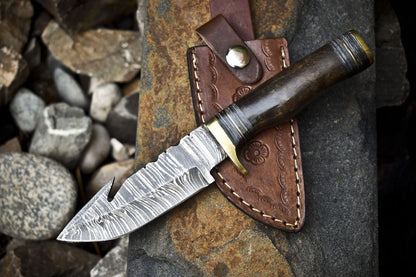 Twist Damascus Skinner Knife with Gut Hook Corian Handle – Custom Hunting Blade
