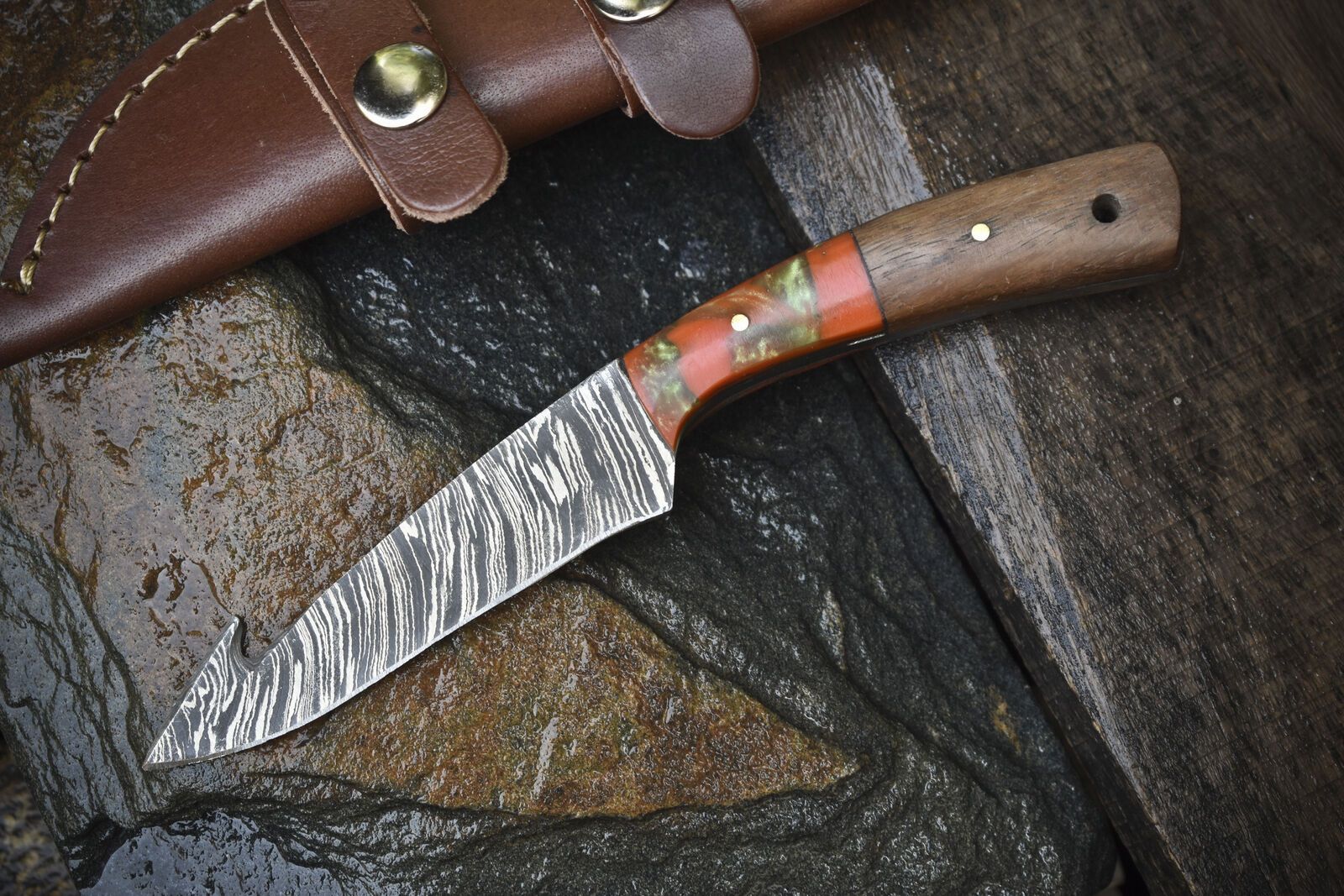 Twist Damascus Skinner Knife with Gut Hook – Custom Handmade Hunting Knife