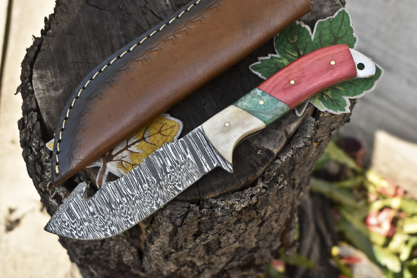 Twist Damascus Skinner Knife with Gut Hook – Mixed Material Handle & Leather Sheath for Hunting and EDC