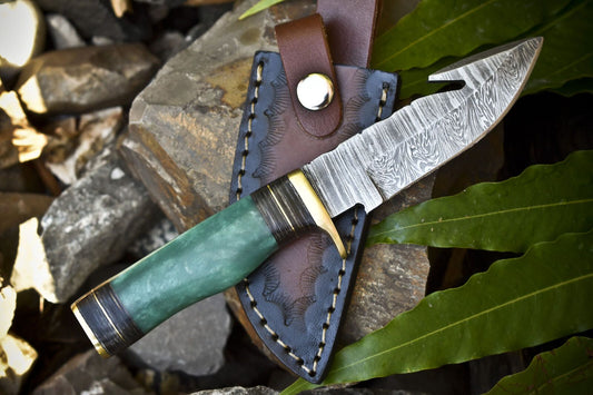 Twist Damascus Skinner Knife with Gut Hook and Corain Handle – 8.5" Custom Hunting Knife for Hiking with Sheath