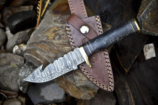 Twist Damascus Skinner Knife with Gut Hook and Corain Handle – 8 Inch Hunting Knife with Leather Sheath