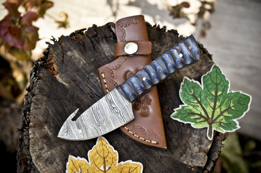 Twist Damascus Skinner Knife with Gut Hook and Hardwood Handle – Hand Forged EDC Hunting Blade