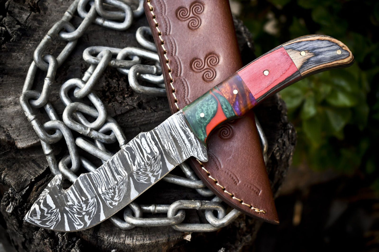 Twist Damascus Skinner Knife with Gut Hook and Hardwood Handle – Hand Forged Hunting Blade