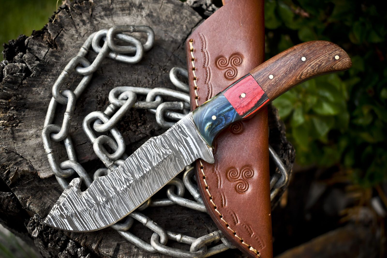 Twist Damascus Skinner Knife with Gut Hook and Walnut Wood Handle – Handmade Hunting Knife with Sheath