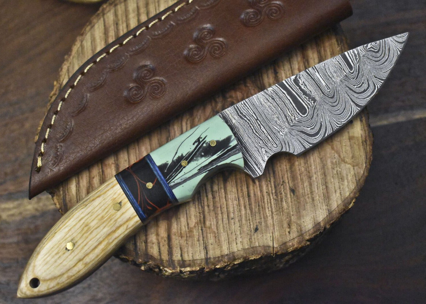 
Twist Damascus Skinner Knife with Hard Wood Handle – Handmade Hunting Gift Knife