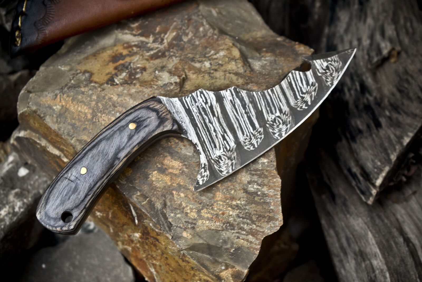 Twist Damascus Skinner Knife with Hardwood Handle – 7" Handmade Bushcraft Hunting Knife