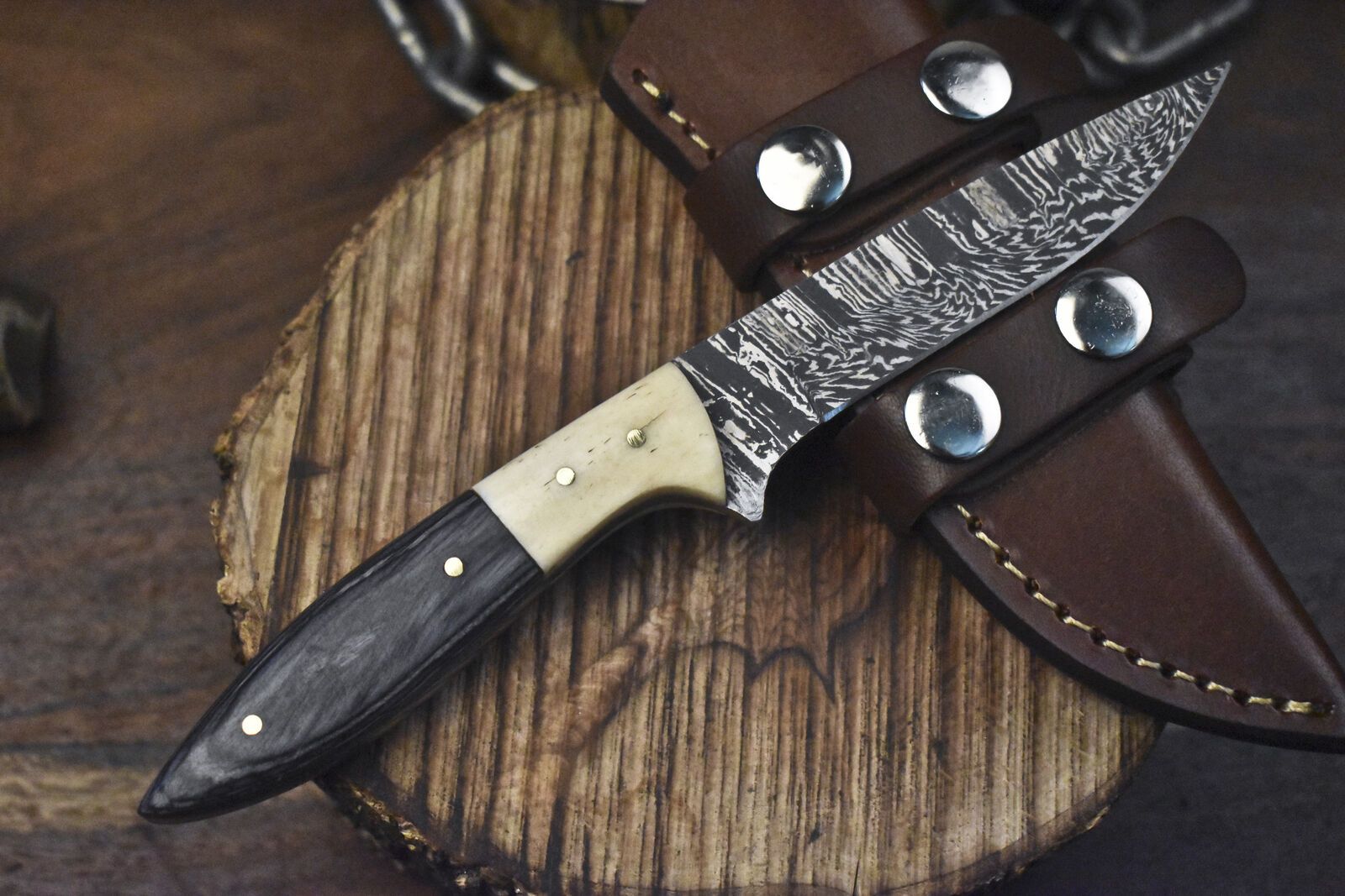 Twist Damascus Skinner Knife with Hardwood Handle – Handmade Fishing and Hunting Blade