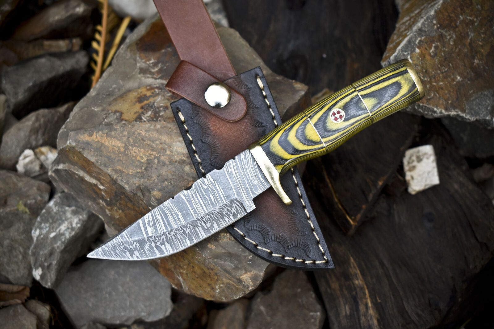 Twist Damascus Skinner Knife with Hardwood Handle and Brass Guard – Custom Handmade Hunting Blade

