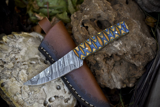 Twist Damascus Skinner Knife with Hardwood Handle for Hunting and Collecting