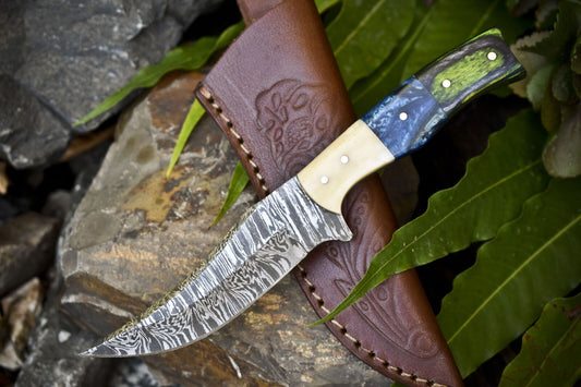 Twist Damascus Skinner Knife with Mixed Handle for Hunting and Tactical Use