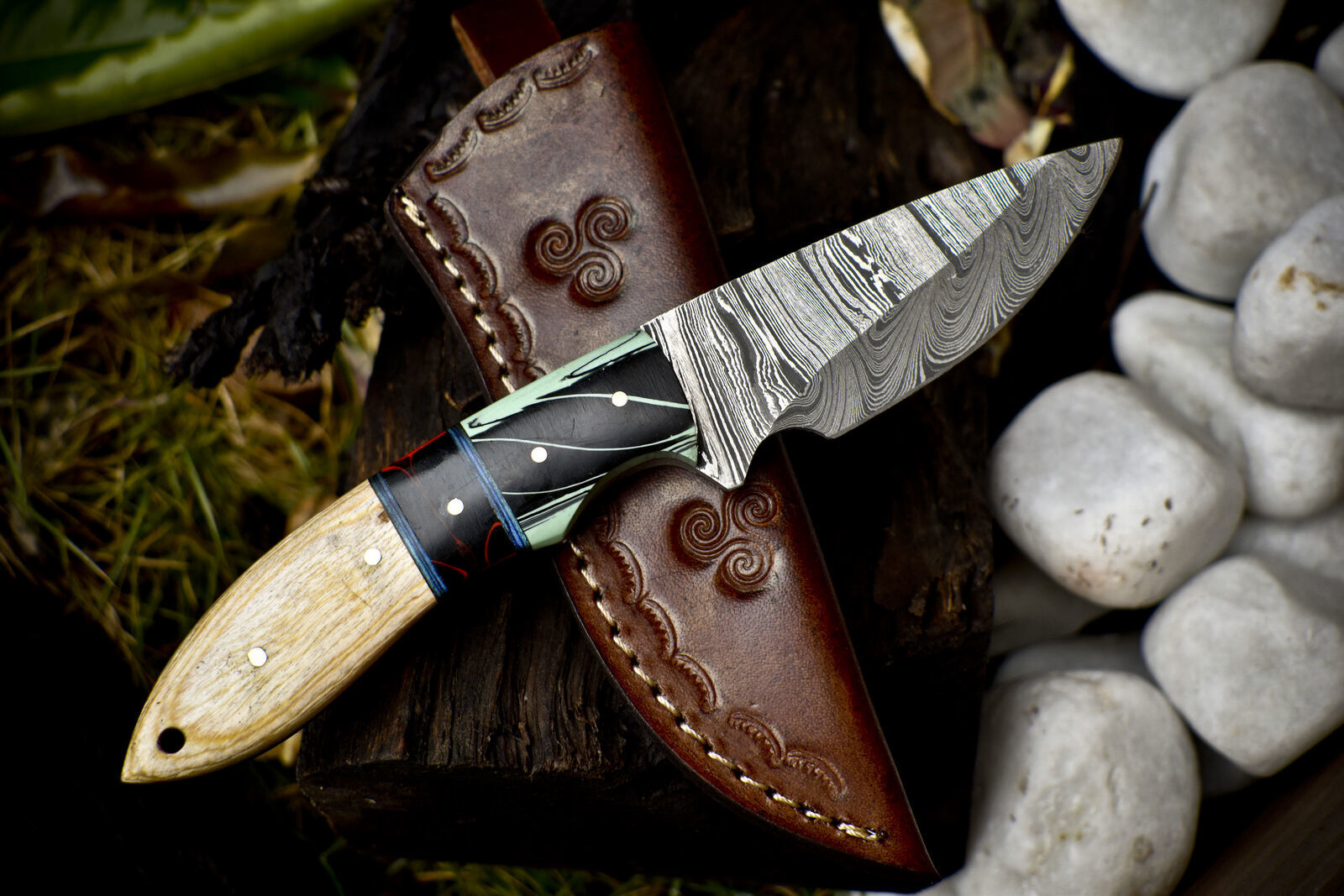 Twist Damascus Skinner Knife with Mixed Material Handle – 8.5" Handmade Hunting Blade